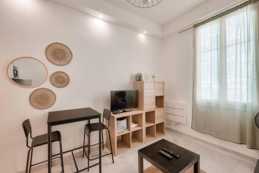 Superbe Studio A 2 Min A Pied Du Port Nizza